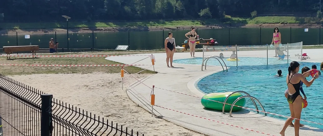 Cierra la Piscina de Beche tras un Verano de Quejas: Cortes, Escaleras Rotas y Suciedad Cierra la Piscina de Beche tras un Verano de Quejas: Cortes, Escaleras Rotas y Suciedad