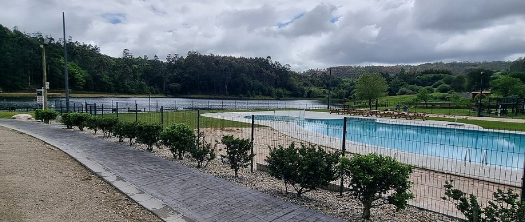 Vecinos del sur del concello de Abegondo denuncian discriminación y abandono en la piscina de Beche Vecinos del sur del concello de Abegondo denuncian discriminación y abandono en la piscina de Beche